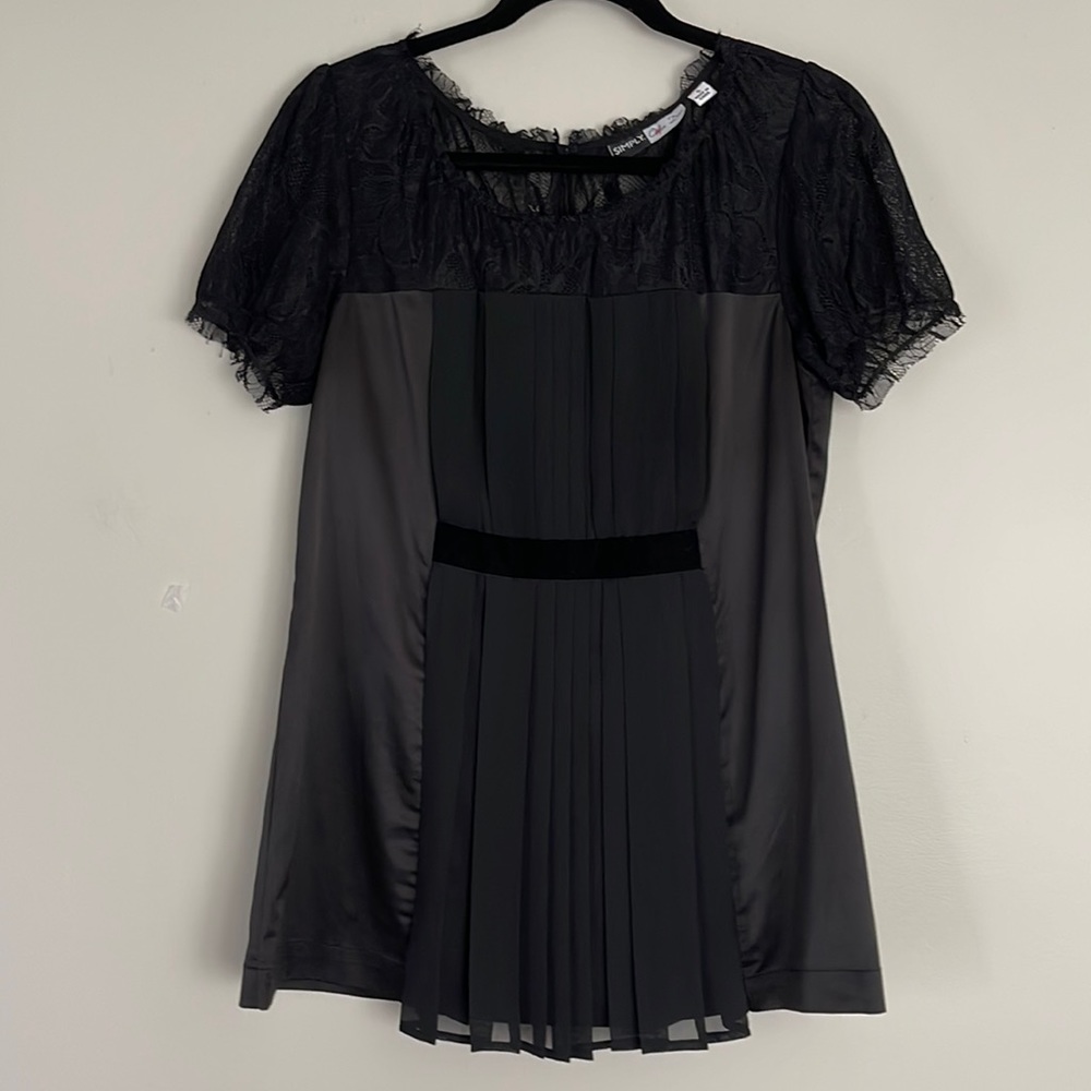 Simply Chloe Dao Laced Pintuck Black Blouse Sz S